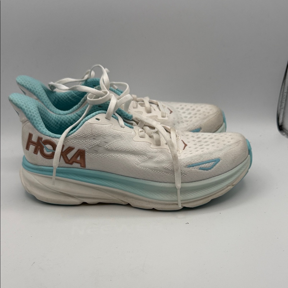 Hoka Clifton 9 Women’s 7.5B White and Teal Athletic Shoes S16